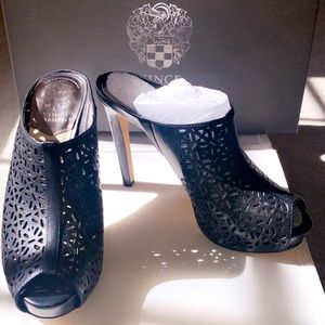 Never worn Vince Camuto cutout clog.